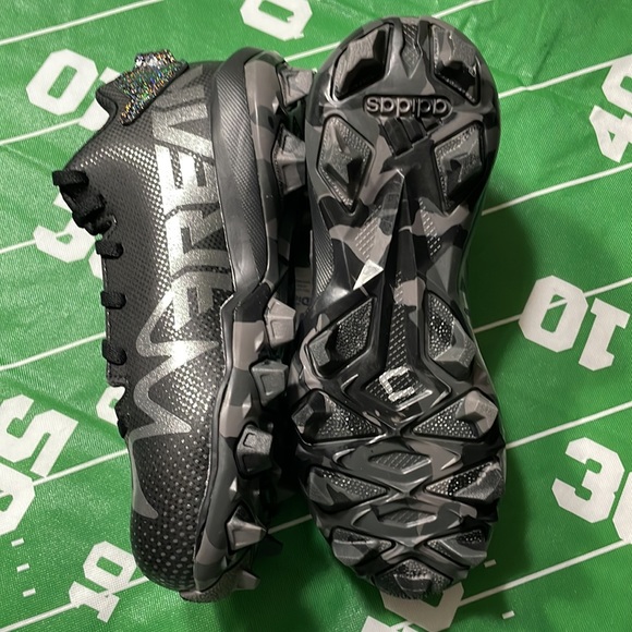 Youth boys Adidas Football Cleats Freak Spark MD J size 1 NWT - Picture 4 of 6